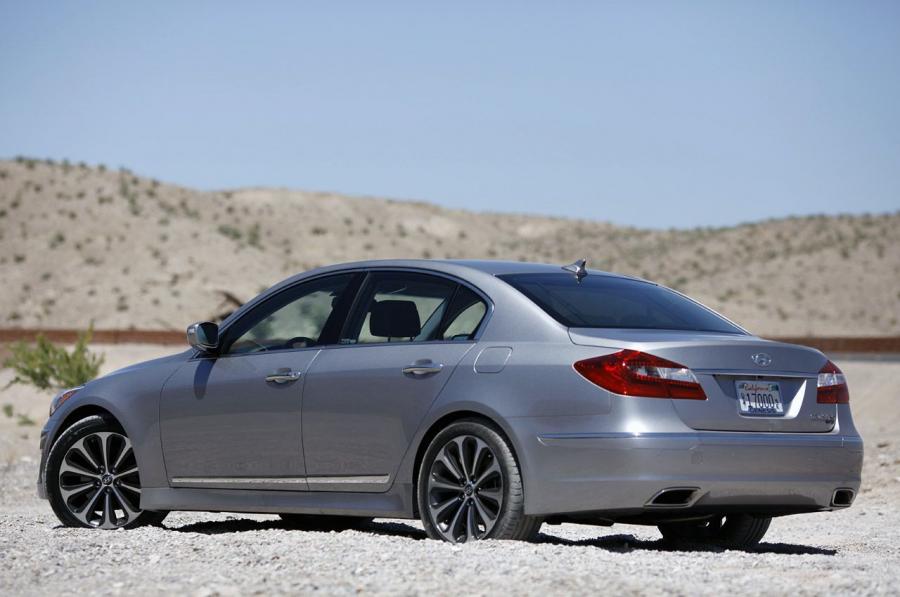  Hyundai Genesis 5.0 R-Spec 2012 года  (фото 22 из 33)